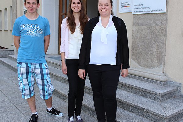 Sie starten in das Berufsleben (von links): Matthias Ulrich, Jana Neitzel, Rieke Naase (Foto: Foltan/ATB)