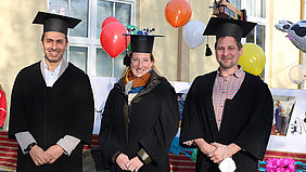 Strahlende Gesichter: (von links) Fadi AlHamoch, Julia Heinicke, David Janke (Foto: ATB)