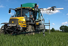 Field test of a sensor for early detection of yellow rust (Photo: Hamdorf/ATB)