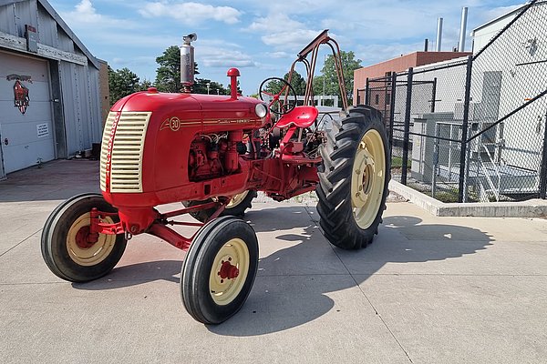 Einer der ersten Traktoren auf der Traktor-Teststrecke (Sturm, ATB)