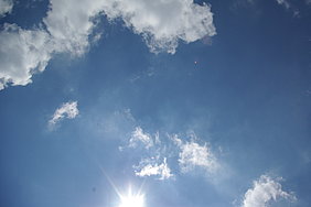 Blauer Himmel mit Wolken (Foto: Foltan/ATB)