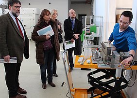 Dr. Kai Reineke, ATB (right) explaining hygienization processes with high pressure (photo: ATB)