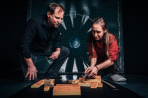 Placing elements of a barn model in the wind tunnel (Photo: Manuel Gutjahr)