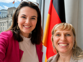 Selfie im Büro von MdB Aeikens mit Blick auf den Bundestag