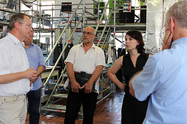 MdB Annalena Baerbock im Gespräch mit ATB Direktor Reiner Brunsch (Foto: Foltan/ATB)
