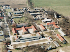Luftaufnahme des ATB 1999 mit Futterturm (Foto: Herold/ATB)