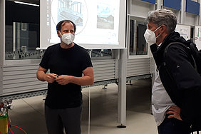 Dr. David Janke erläutert die Messmethodik im Windkanal (Foto: ATB)