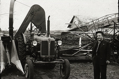 Cob picker for harvesting corn, 1958 (ATB) Cob picker for harvesting corn, 1958 (ATB)