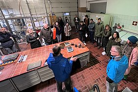 GO-GRASS scientist Dr Thomas Heinrich explains the carbonisation process in the ATB biochar laboratory (Photo: N. Höppner) 