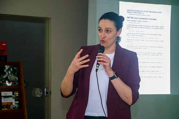 Dr Rossi giving a lecture