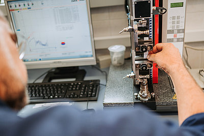 LLaboratory for the analysis of fibre properties (Photo: Manuel Gutjahr)