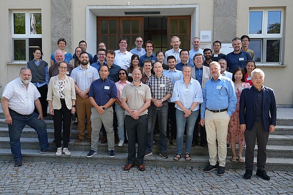 Gruppenfoto auf dem ATB Gelände