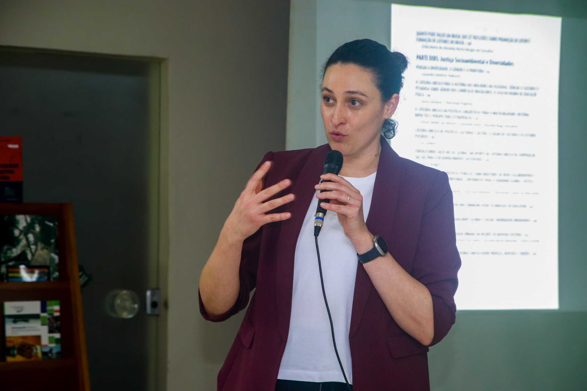 Dr Rossi giving a lecture