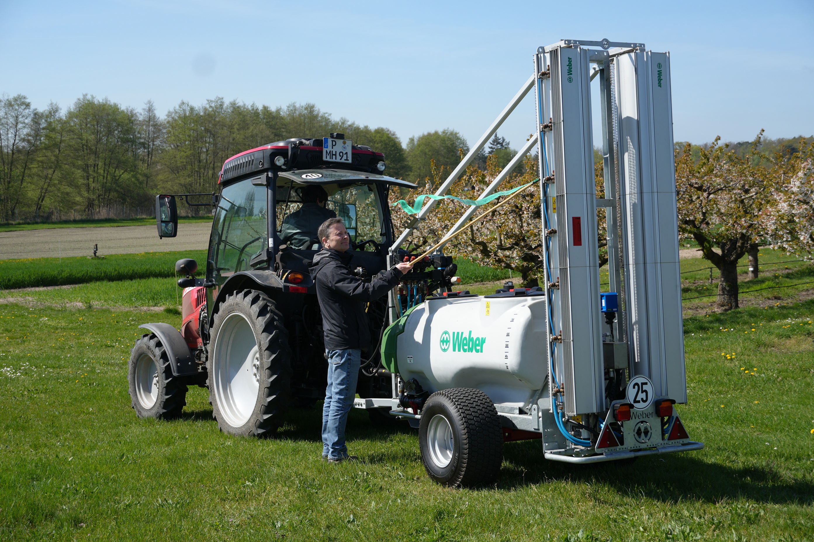 Traktor mit abdriftminderndem Applikationssystem